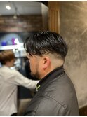 センターパートスタイル