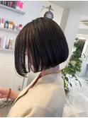 内巻き前下がりのボブスタイル