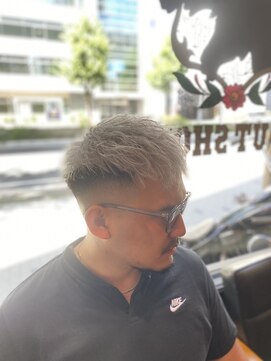 フォーコーナーズ(Four Corners) スペインカールシルエットホワイトシルバー