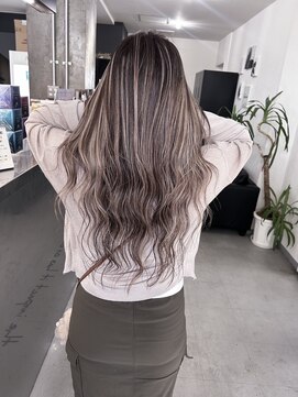 キング 心斎橋店(K!ng) ハイライトカラーミルクティーベージュレイヤーカット