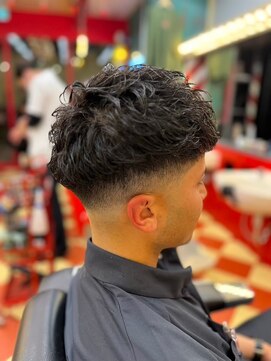 キングスマントーキョー 府中店(KINGSMAN TOKYO) 濡れパンクロップ