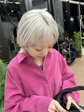 ヌエン 渋谷(NU/EN) 冬カラーシルバーアッシュ/マッシュウルフレイヤー/ケアブリーチ