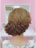 ねじりサイドまとめ髪