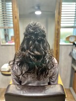 ベルトオブヴィーナス(Belt of venus)&nbsp;編みこみふわふわハーフアップアレンジ