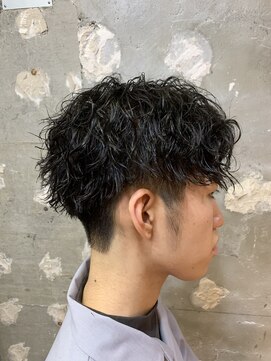 アカ(ACA) マッシュ　ツイストスパイラル　波巻　パーマ　センターパート