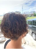 外国人風波巻きスパイラル刈り上げ立体感ハイライト大人