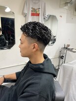 メリケンバーバーショップ フクオカ(MERICAN BARBERSHOP FUK)&nbsp;波巻き束感ショートツーブロックマッシュアップバングコンマヘア