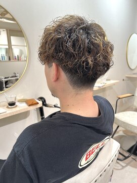 ロイ(ROY) ROYショート/ブリーチ歴ありツイストスパイラル・クリームパーマ