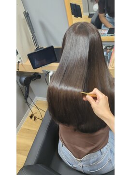 スリーク バイ ロイ 円町本店(sleek by roy) ツヤツヤ髪質改善トリートメントカラー
