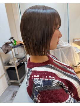 アン(un) ぷちゅん/切りっぱなしボブ/ぱっつんボブ/グレージュ