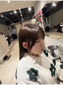 抜け感仕上げのスモーキーベージュヘア
