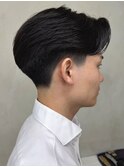 刈り上げセンターパートテーパーフェードカットニュアンスパーマ