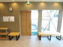 MEN'S SALON AILERON 【メンズサロン エルロン】の雰囲気(広々とした空間♪2階建てで全12席◎)