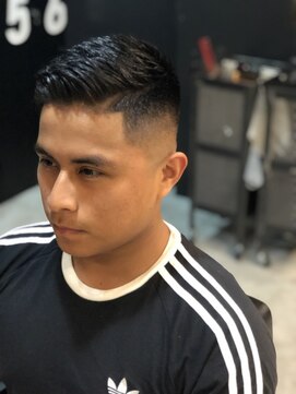 フランクスバーバー アンド ビアークラブ(FRANK'S BARBER and BEER CLUB) かき上げワイルドツーブロックショートレイヤースキンフェード