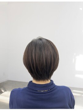 アルトル 池袋(altru) 白髪ぼかし 襟足美人 くびれショート 【おおわし】