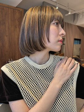 ビュートリアム 南青山(BEAUTRIUM) 前上がりボブ 切りっぱなしボブ 大人ハイライト ベージュ 表参道