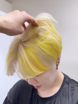 プネル(punel) ホワイトブロンド×イエロー　ケアブリーチ　原宿