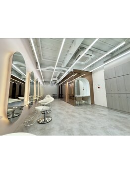 店内Renewal★大人のショート/ボブ、白髪ぼかしも☆高技術の前髪×顔周りカットで圧倒的な小顔へ導く[新潟]