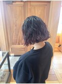 癖を活かしたパーマ風仕上げボブ/ボルドーカラー