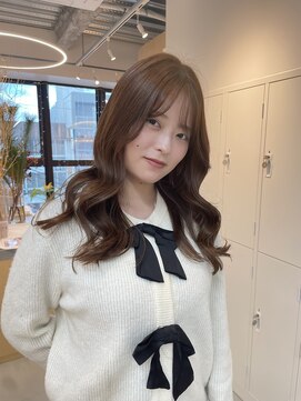 シダ(sida SAIIN) 柔らかいベージュカラー