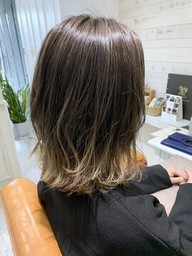 ラトゥーナ(Ratuna) 【Ratuna/塚口】グラデーションカラー☆ゆるふわ外はねミディ☆