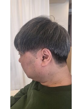 クィーンズ ナチュラルマッシュ刈り上げメンズスタイル