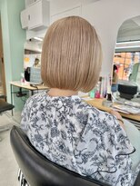 ヒビヲ 天神警固(HIBIO) ショートボブ切りっぱなしボブタッセルボブブリーチダブルカラー