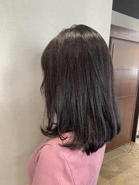 リリ(Liri material care salon by JAPAN) ミディアムワンカールボブ