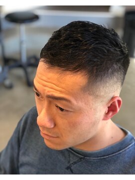 デミュート(DEMUT) 圧倒的フェードカット