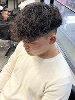 イーラ(era)&nbsp;スペインカール黒髪マッシュフェードスパイラルパーマ