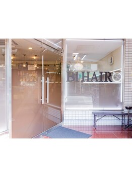 白髪染めや白髪ぼかし、おしゃれ染め等にカット＋トリートメントで8000円以下のクーポン多数あります。