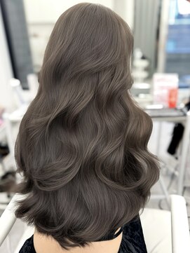 アマトウキョウスマートサロン(AMA TOKYO×Smart Salon) アッシュカラー　暗めカラー　ブリーチなし　レイヤーカット