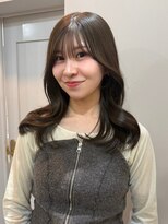 カミエ(kamie)&nbsp;ロングヘアを上品に仕上げるブラウンカラー×質感ケア