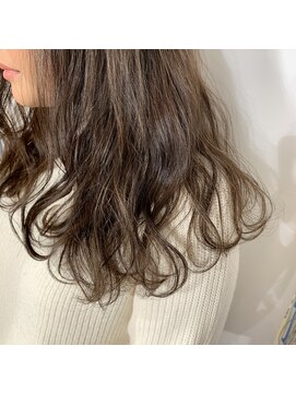 クイントネオリーブ 自由が丘正面口店(quint:neolive) カーキベージュカラー