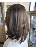 グレイカラーでもおしゃれに!ナチュラルハイライト