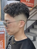 フリーク バーバーショップ 都島店(FREAK BARBER SHOP) ハイフェードサイドパートパーマ