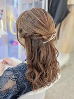 アトリエビューティーアミュ(atelier beauty AmU) お呼ばれ ハーフアップ×パールピン×ゴールドピン