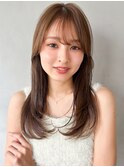 斜めバング小顔カット美髪ホワイトブロンド前髪薄めバング