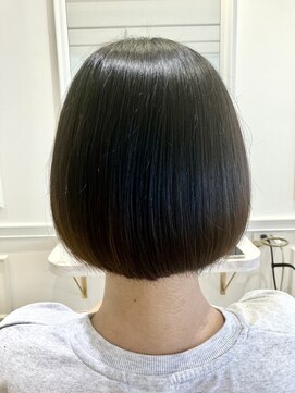 マドレス(m'addresse) きりっぱなしボブ＆イヤリングカラー