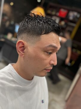 フォーコーナーズカットショップスリーセント 栄(FourCornersCutShop 3/cent) フェードショート