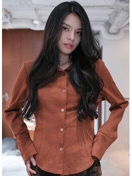 オーパスバイアンブルリュクス 池袋(Opus by ambleluxe)の写真/ミディアムロングの魅力を最大限に引き出すレイヤーカットで、あなたの髪を美しく変身させます♪