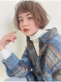 大人可愛いバングショート×ニュアンスパーマベージュ