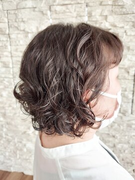 ラカレテラ(la carretera) セミウェットな質感のウェーブヘア