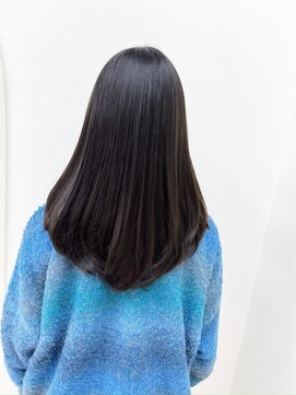 レナークソワン(LENAHC SOIN) 暗髪ロング/デザインカラー/レイヤーカット/顔まわり/うるツヤ
