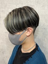 ハイライトセンターパートメッシュダブルカラーツーブロック