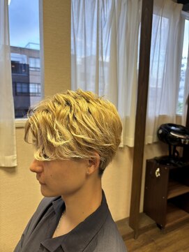 ヘアーズ はれるや(hair's) 20代30代40代ソフトツーブロックツイストパーマ×ブロンド