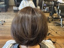 ライセンスの雰囲気（自然なヌケ感のショートボブ、こだわりのスライドカット）