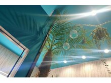 ボヌール(BONHEUR)の雰囲気(心安らぐターコイズブルーの空間で幸福なひとときを過ごせる♪)