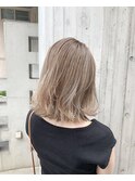 オシャレラフ無造作ハイライトベージュミディアムボブ