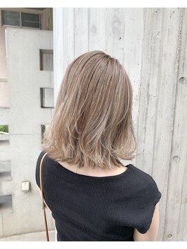 リバレッジ 広尾(Leverage) オシャレラフ無造作ハイライトベージュミディアムボブ